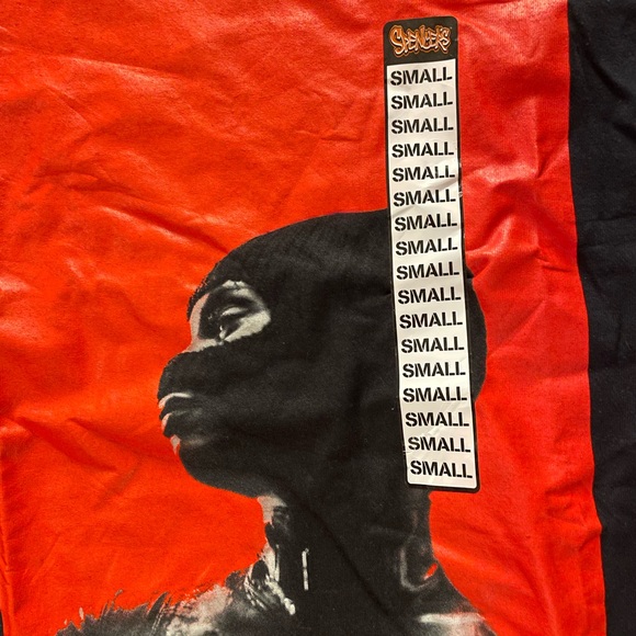 New The Batman and Catwoman 2022 T shirt Black Red, OFFICIAL MERCHANDISE Small - Picture 2 of 4